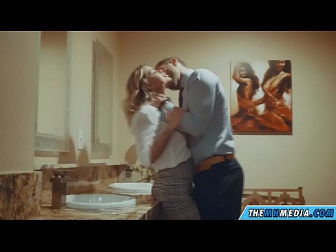 ❤️ Коли грудаста блондинка спокушає вас у громадському туалеті Порно-відео на порно uk.stroybassein.ru
